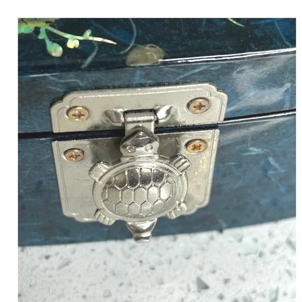 Vintage Mother of Pearl Inlay Lacquer Jewelry Box Teal Blue Bird Turtle Clasp‎
